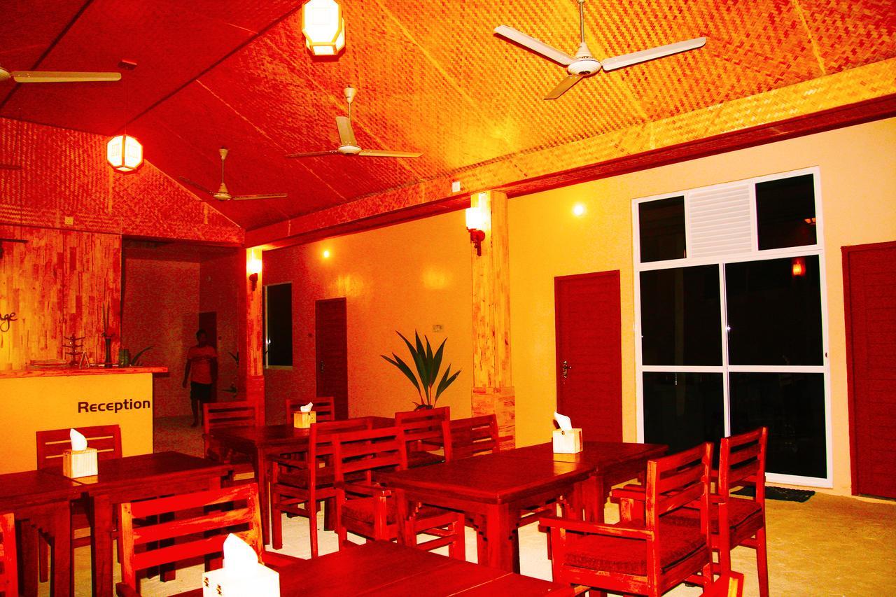 Maafushi Village Bagian luar foto